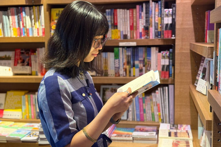 クレア(吉田クレア・Clair) lifescape photo at book cafe by Yuji Ikeda